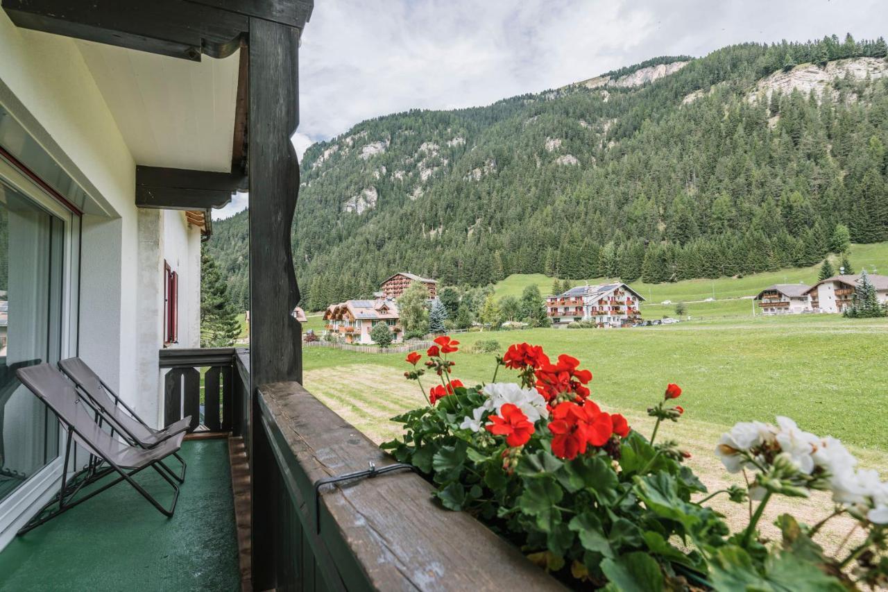 Chalet Pineta Relax Location Canazei Eksteriør billede