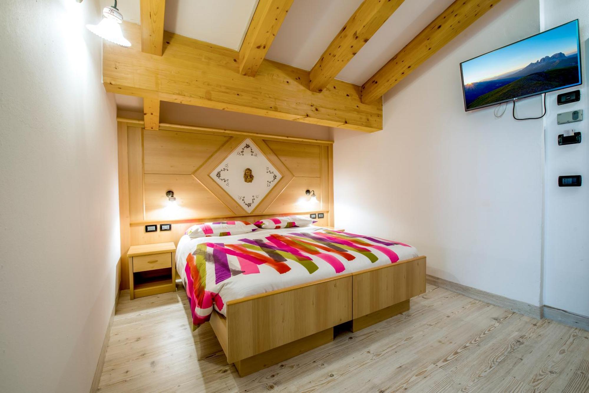 Chalet Pineta Relax Location Canazei Eksteriør billede