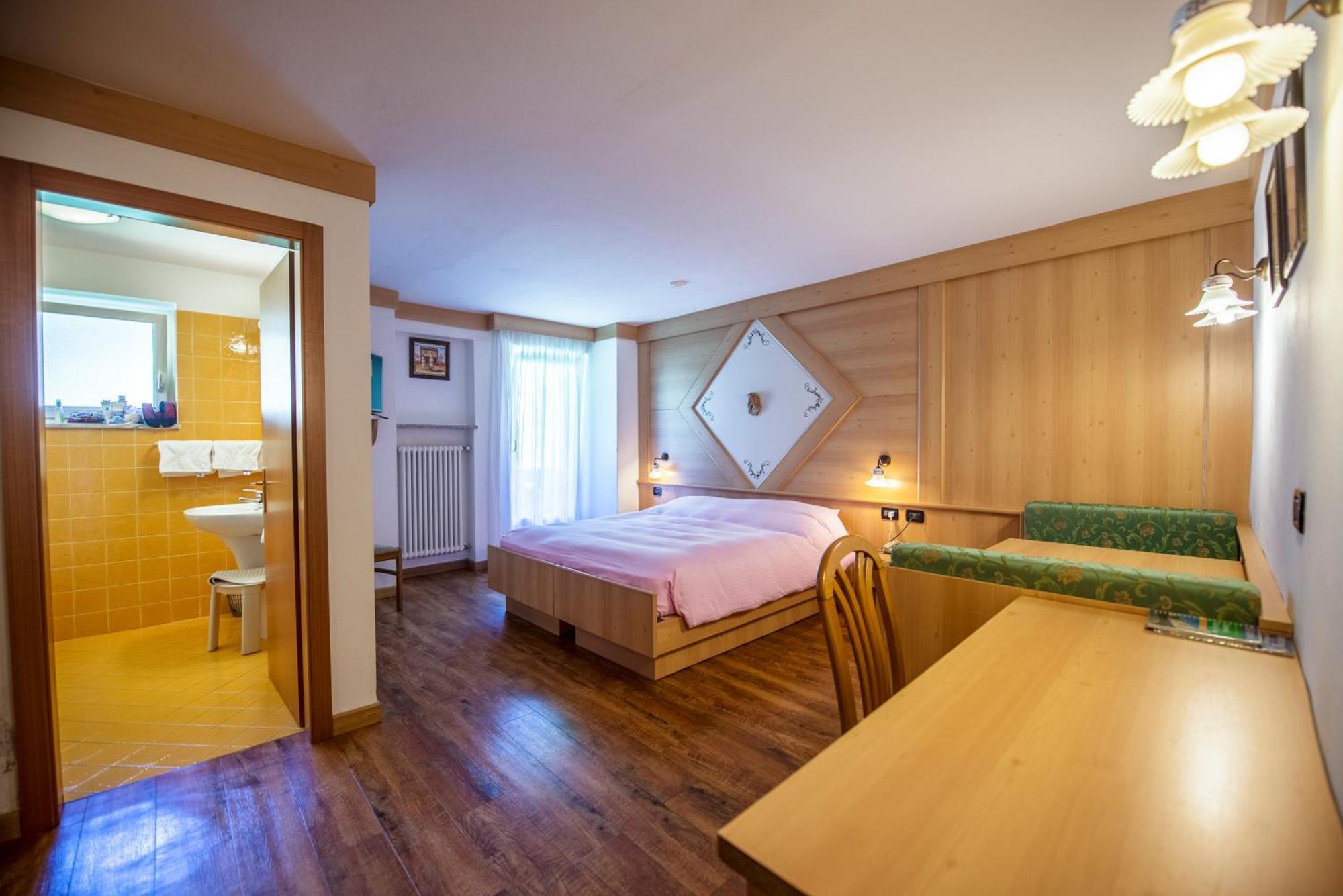 Chalet Pineta Relax Location Canazei Eksteriør billede